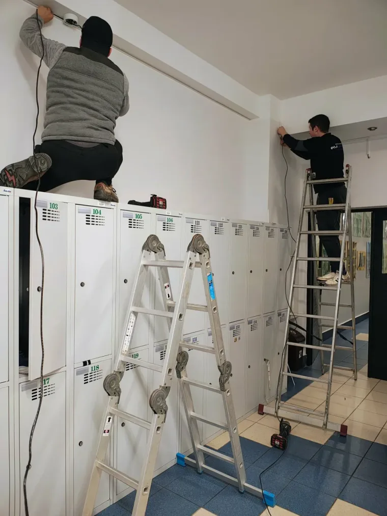 Punkt dystrybucyjny monitoringu w prywatnej szkole, Augustów, ul. Nowomiejska